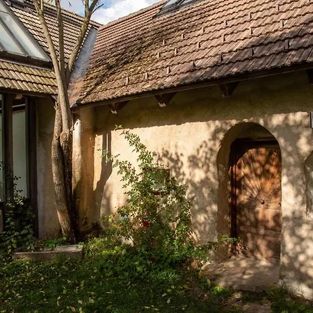 Wald-Land-Hof Schloss Rosenau Holiday home *