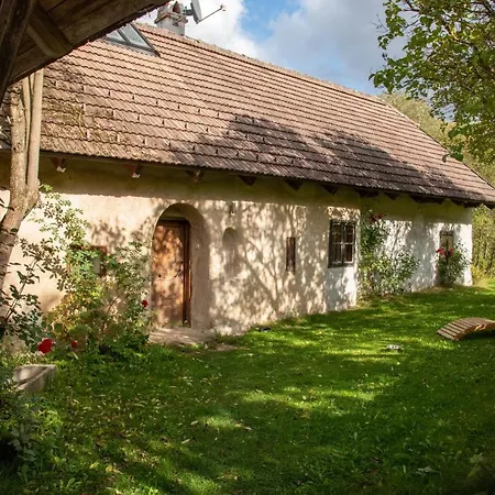 Wald-Land-Hof Schloss Rosenau Holiday home *