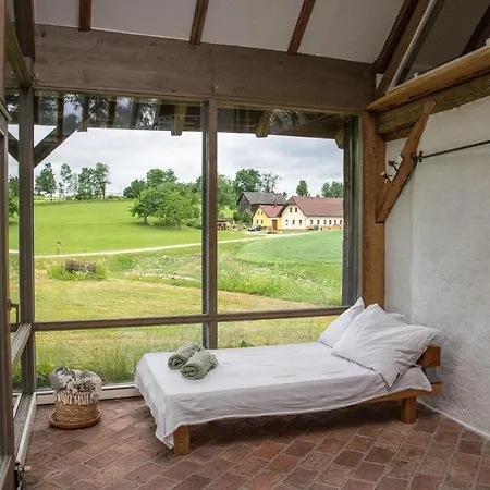 Wald-Land-Hof Schloss Rosenau *