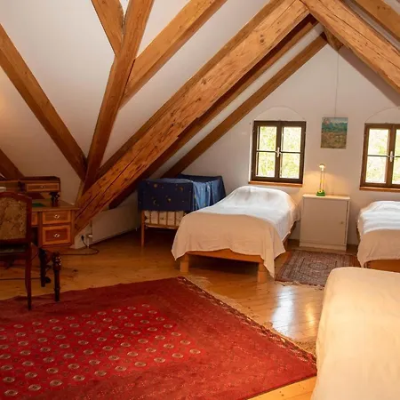 Wald-Land-Hof Schloss Rosenau *