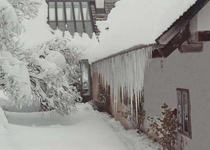 Wald-land-hof Schloss Rosenau