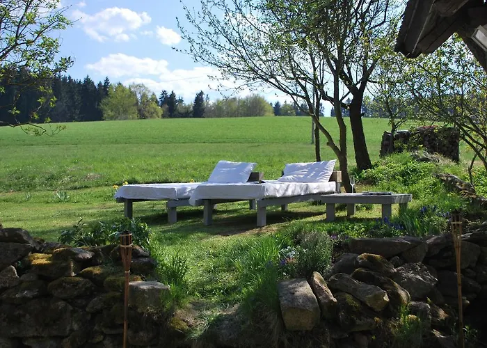 Wald-land-hof Schloss Rosenau